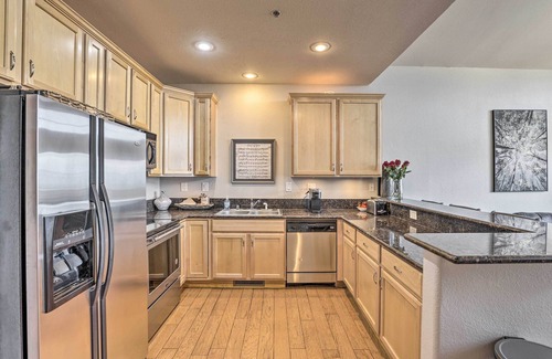 Dillon Condominio | 7 Mi to Ski: Main Street Dillon Condo