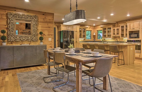 Mars Hill Cabina | 7 Mi to Ski Slopes: Mars Hill Cabin w/ Hot Tub!