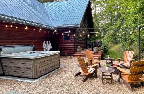 Mars Hill Casa | 7 Mi to Ski Slopes Mars Hill Cabin with Hot Tub!