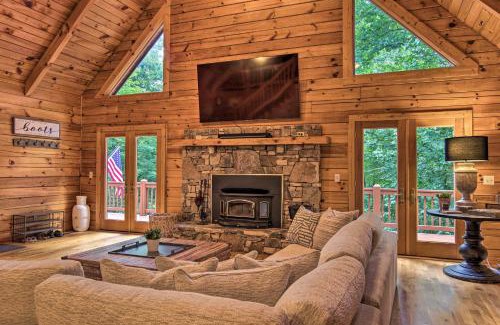 Mars Hill Casa | 7 Mi to Ski Slopes Mars Hill Cabin with Hot Tub!