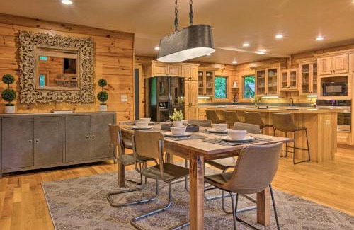 Mars Hill Casa | 7 Mi to Ski Slopes Mars Hill Cabin with Hot Tub!