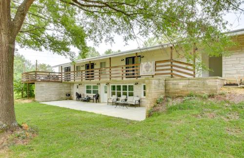 Florence Casa | 7 Mi to Tennessee River Home with Patio in Florence