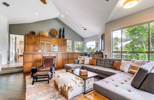 Peyton Brook At Rob Roy Casa | 7 Mi to Zilker Park: Oasis w/ Pool & Patio