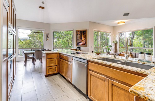 Peyton Brook At Rob Roy Casa | 7 Mi to Zilker Park: Oasis w/ Pool & Patio