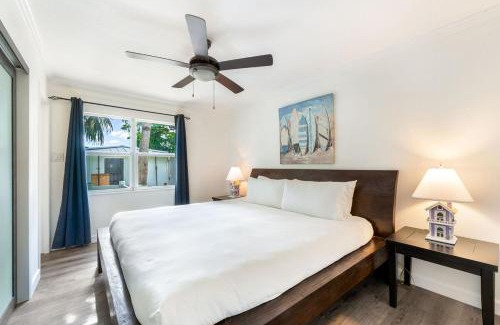 Seven Mile Beach Apartamento | 7 Mile Beach, 2BR Ground Floor Oceanfront Condo with Pool and large Patio, Sleeps 6