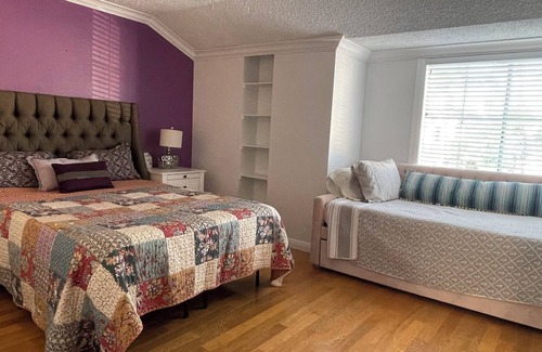 Mount Wilson Casa | 7 miles to downtown LA quiet safe home with 2 car garage .