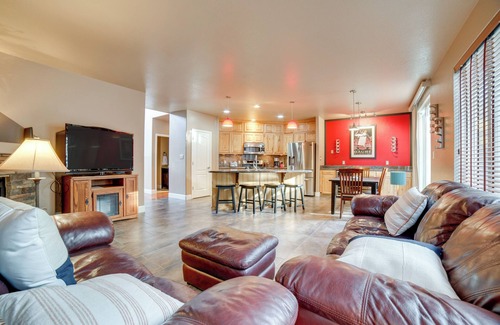 Northwest Reno Casa | 7 Miles to Downtown Reno w/ Hot Tub: Cozy Getaway