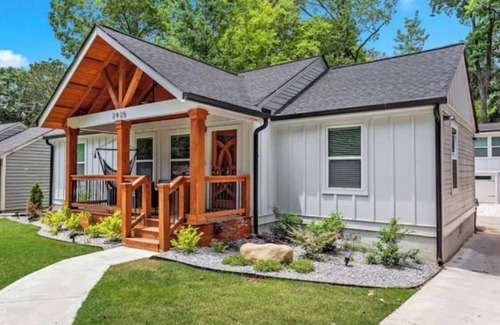 Church Street Casa | 7 min from Airport Hidden Gem w/ Porch and Patio