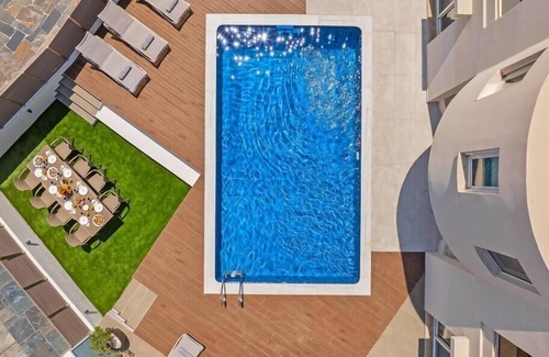 Petaloudes Villa | 7 min from Center | 6BR Villa | w/ Airport Shuttle