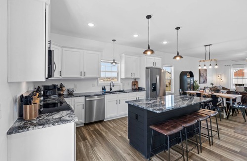 Lawrenceburg Casa | 7 min to Wild Turkey and Four Roses - Sleeps 10 - Patio with Grill and View