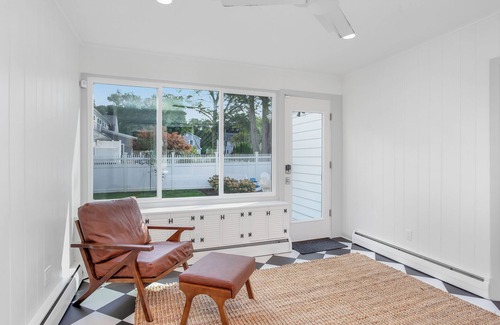 Madison Casa | 7 Min Walk from Water: Cheerful 4 Bedroom Home