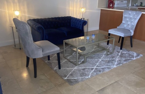 North Bay Village Apartamento | 7 mins away from Collins Ave & SOUTH BEACH Water front BAR/grill 2 mins away