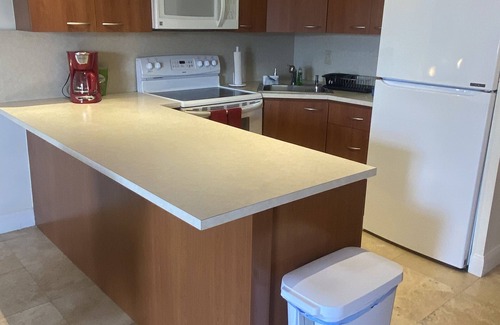 North Bay Village Apartamento | 7 mins away from Collins Ave & SOUTH BEACH Water front BAR/grill 2 mins away