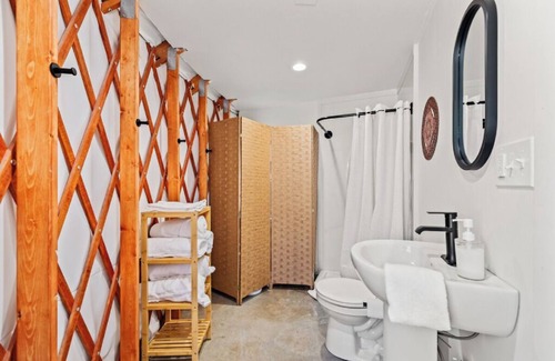Lava Hot Springs Apartamento | Lava Hot Springs Themed Yurts! Now with AC!