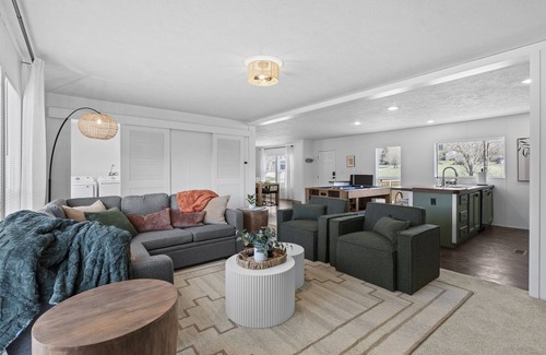 Bowen Casa | 7 mins RRG | Hot Tub & Pool Table | Nada Tunnel