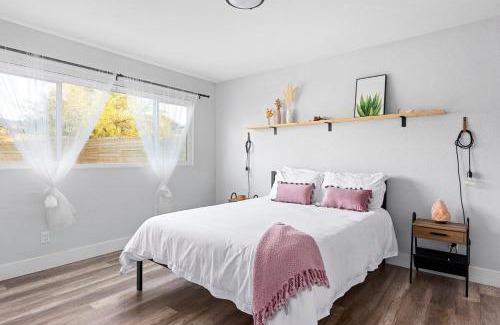 Joshua Tree Casa | 7 mins to Joshua Tree Home - The Sunset Jewel