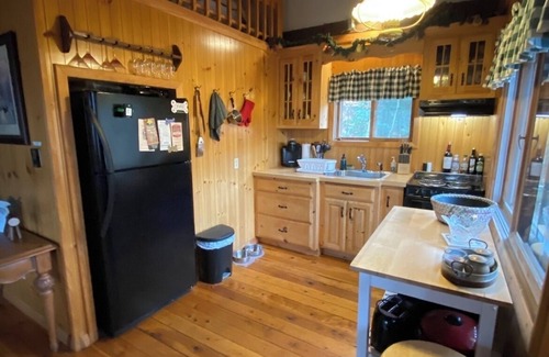 Bartlett Chalet De Esquí | ¡Attitash junto a la pista de esquí y fuera de pista y Bear Peak! ¡Mascota amigable! Chimenea de gran tamaño!