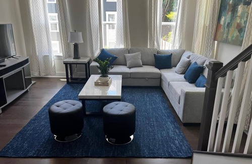 Commonwealth Park Casa | 7 minutes to Bank of America stadium; 3 minutes to uptown charlotte.