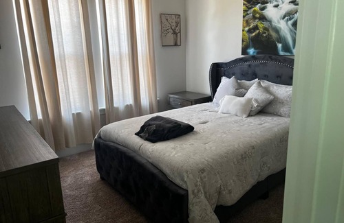 Commonwealth Park Casa | 7 minutes to Bank of America stadium; 3 minutes to uptown charlotte.