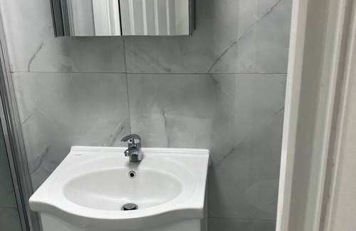 Lady Margaret Casa | 7 minutes to Southall and Greenford station