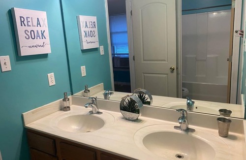 St. Louis Casa | 7 minutes to the STL ZOO. Cozy 3 bedroom home with loft area