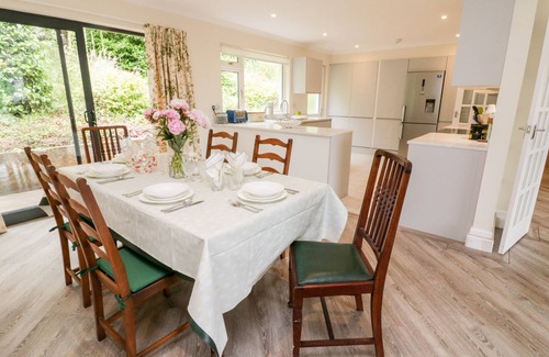 Thurlestone Casa | 7 OLD RECTORY GARDENS, pet friendly, with a garden in Thurlestone