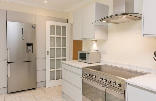 Thurlestone Casa | 7 OLD RECTORY GARDENS, pet friendly, with a garden in Thurlestone