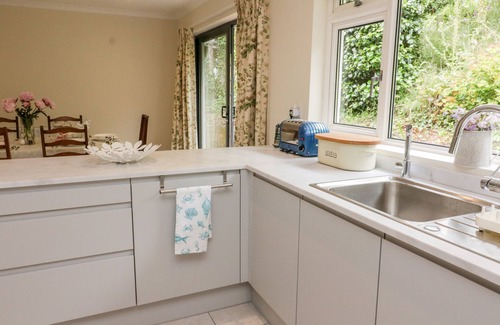 Thurlestone Casa | 7 OLD RECTORY GARDENS, pet friendly, with a garden in Thurlestone