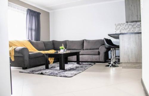 Koelenhof Apartamento | 7 on Laibach - Buhrein Estate, Kraaifontein