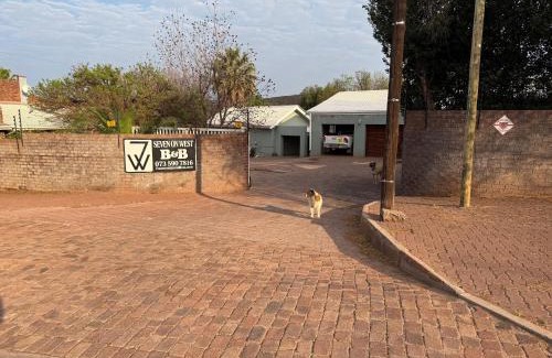 Tsantsabane Casa | 7 on West