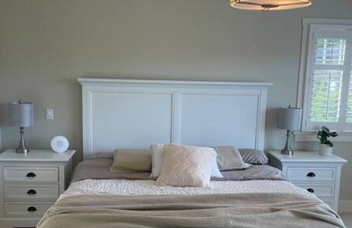 Cowichan Bay Casa | 7 Person Hot Tub King Bed Cowichan Bay Ocean View, Games Room and Sauna