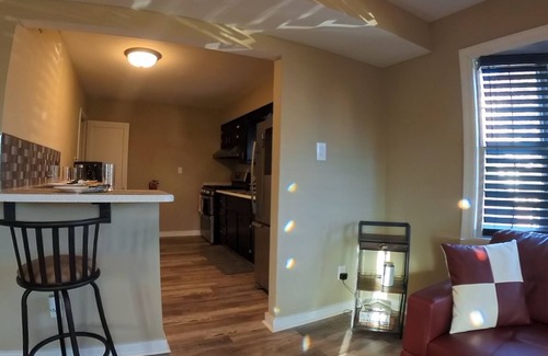 Lindenwold Casa | 7 Person Sleeper- 4Bd 2Ba King Bed Lake Getaway