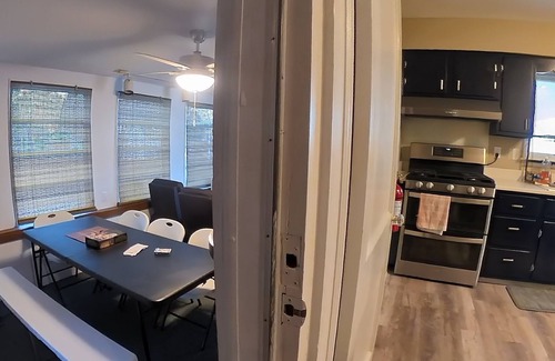Lindenwold Casa | 7 Person Sleeper- 4Bd 2Ba King Bed Lake Getaway