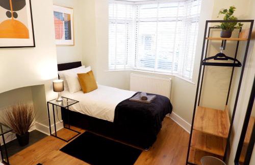 Bushey Casa | 7 Persons Comfortable Guest House