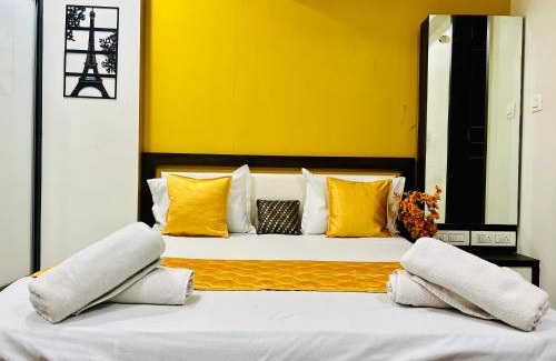 Rajkot Cama Y Desayuno | 7 Seasons Palm Suite with Sky Orbit, Balcony, Swimming pool, WIFI, Playground