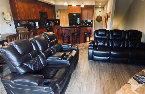 Champion Casa | 7 Springs - Private Southwind Townhome - Prime Location