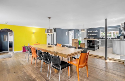 Stoke Ferry Casa | Impresionante molino de viento independiente de 7 pisos con piscina climatizada y servicio de comedor privado