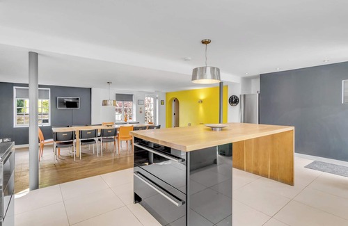 Stoke Ferry Casa | Impresionante molino de viento independiente de 7 pisos con piscina climatizada y servicio de comedor privado