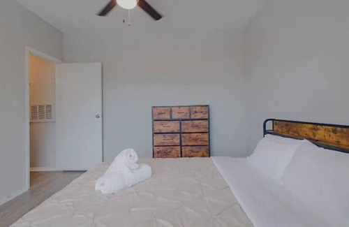 Milwood Apartamento | 70) New Condo downtown!