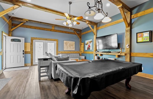 Southmont Casa | 70" TV, pool table, darts, 10 minutes from Wildlife Boat Ramp + Board & Batten