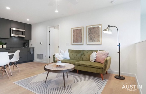 SoFi Apartamento | Walk to Soco + Lounge Poolside at Luxe King Suite