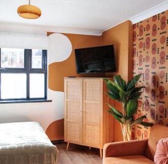 Penarth Casa | 70s Hideaway Guest Studio for 2 I Private I Self Contained I Near Cardiff