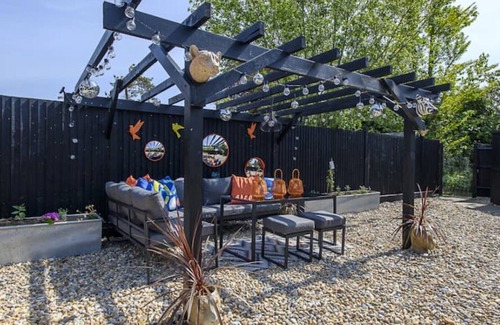 Rye Casa | 70s Inspired, 3-Bed Home in Rye with river views