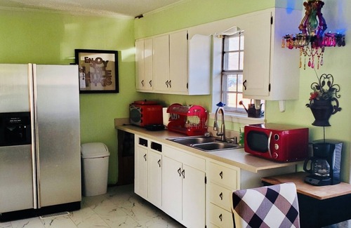 Florence Casa | 70’s on Broadway