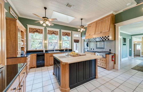 Fort Worth Casa | 71 Acre Estate - 8BR, River, Pond, Pool, Ft Worth