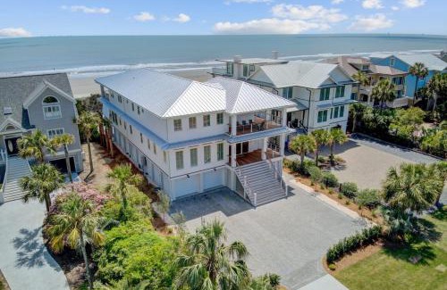 Isle of Palms Casa | 712 Ocean Blvd by AvantStay Luxe Beach House w Pool Game Zone Beach Access and Views