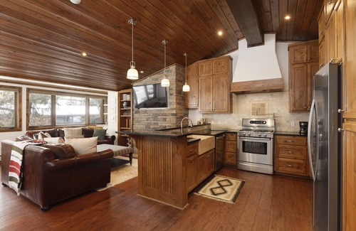 Aspen Condominio | 718 S. Mill St. Fasching Haus #4 3 Bedroom Condo by RedAwning