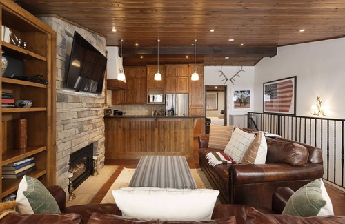 Aspen Condominio | 718 S. Mill St. Fasching Haus #4 3 Bedroom Condo by RedAwning