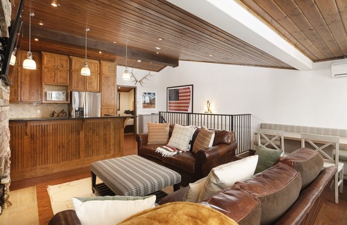 Aspen Condominio | 718 S. Mill St. Fasching Haus #4 3 Bedroom Condo by RedAwning
