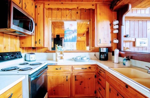 Ponderosa Casa | 7200ft Elvtn,Sequoia Trl 100 Giant,LRG Family,Pets